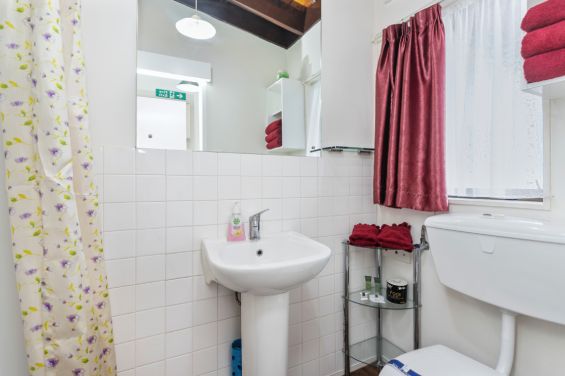 1-Bedroom Suites bathroom